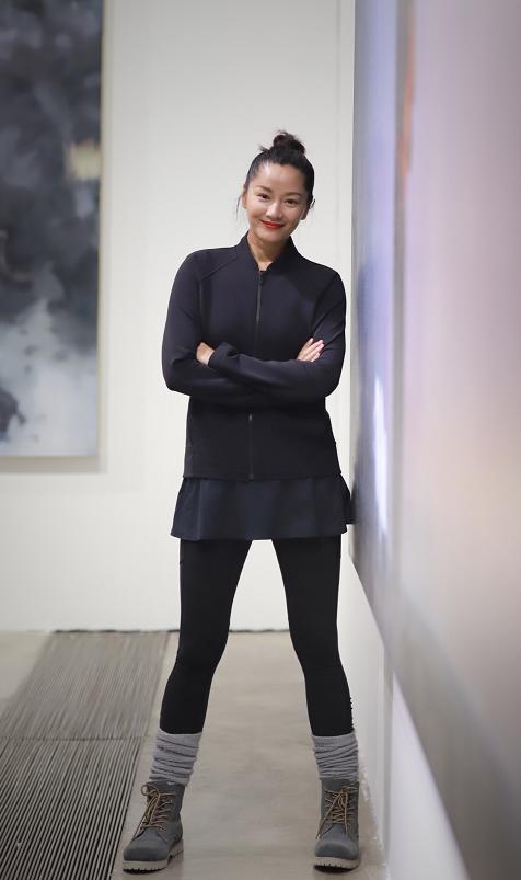 51岁瞿颖身材有多棒,瞿颖52岁腿部线条