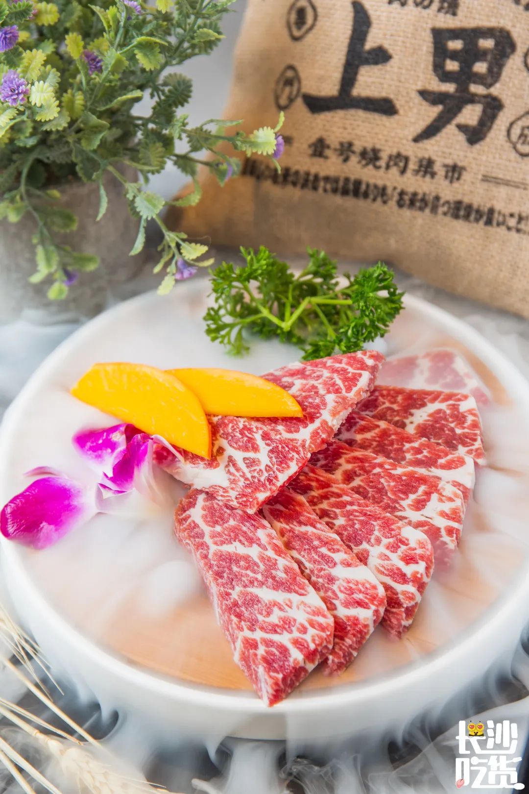 当代年轻人如何树立正确的消费观,当代年轻人的珠宝消费观