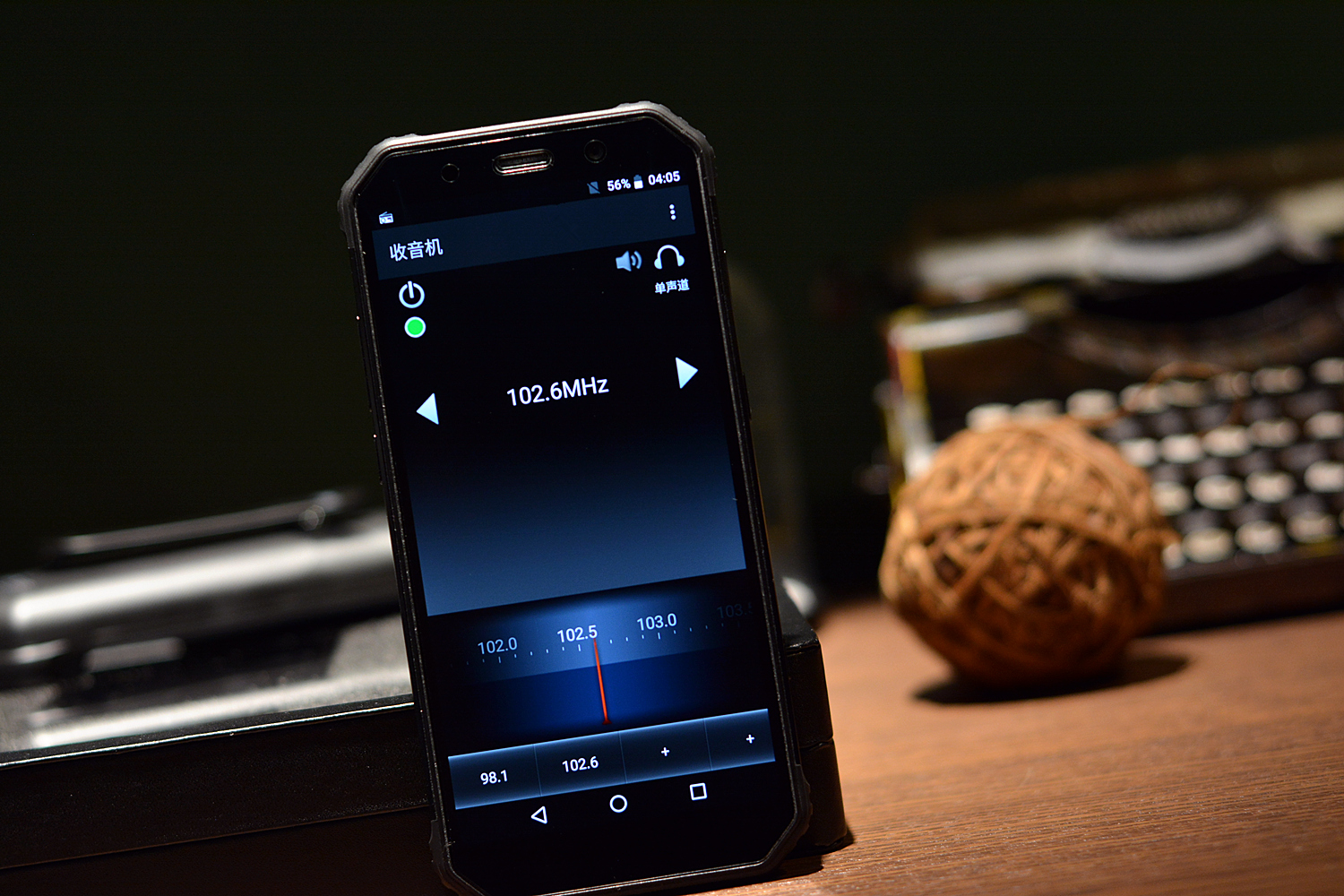 AGMH1手机:不怕摔,不怕水,能待机20天,父母最爱?