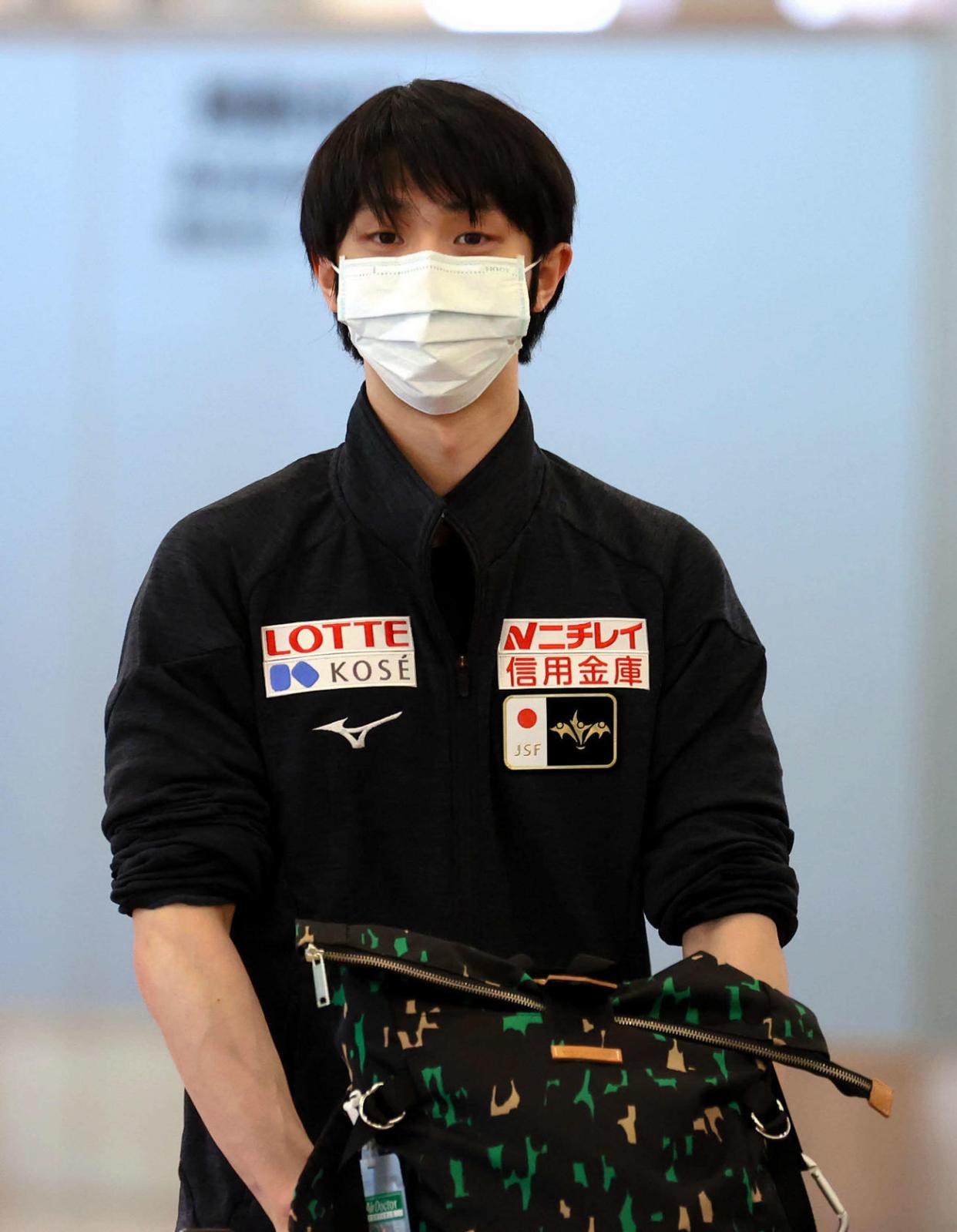 羽生结弦回国开始隔离,机场行李车亮了