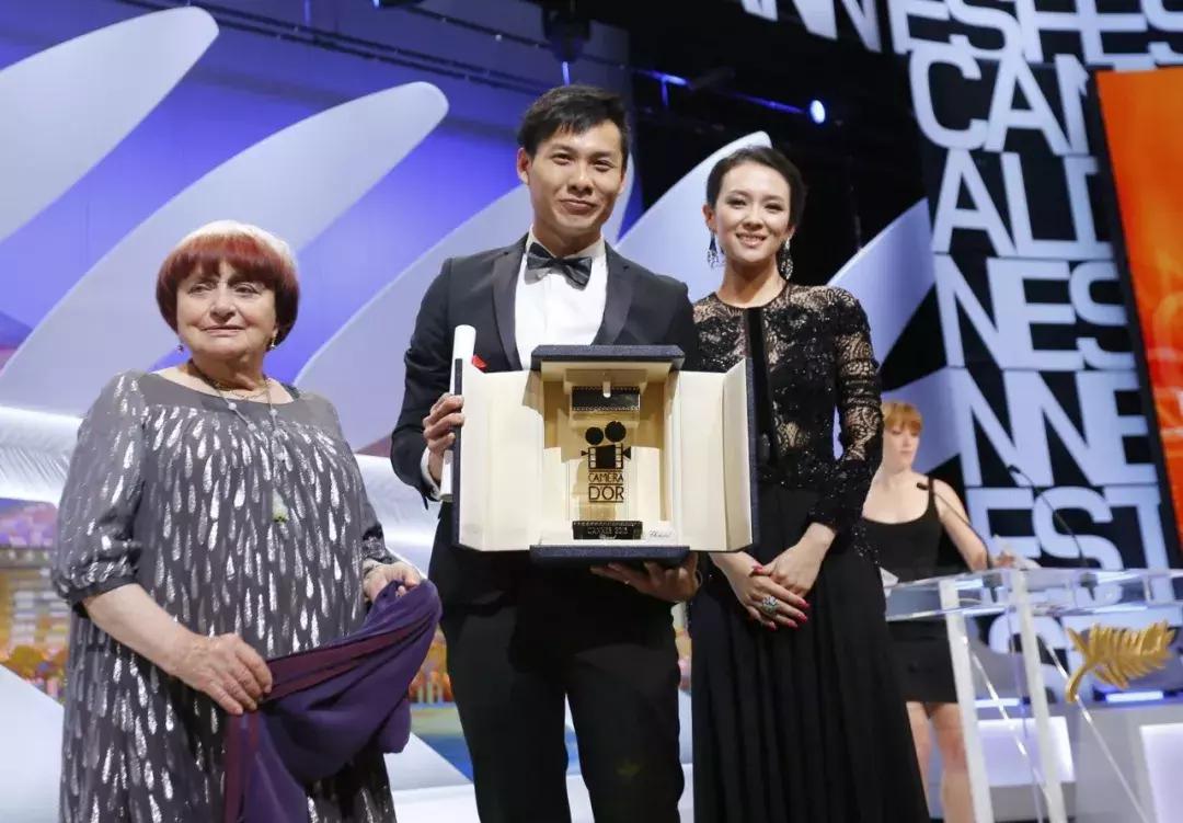 29岁时一鸣惊人的他，又拍了部潮湿的电影