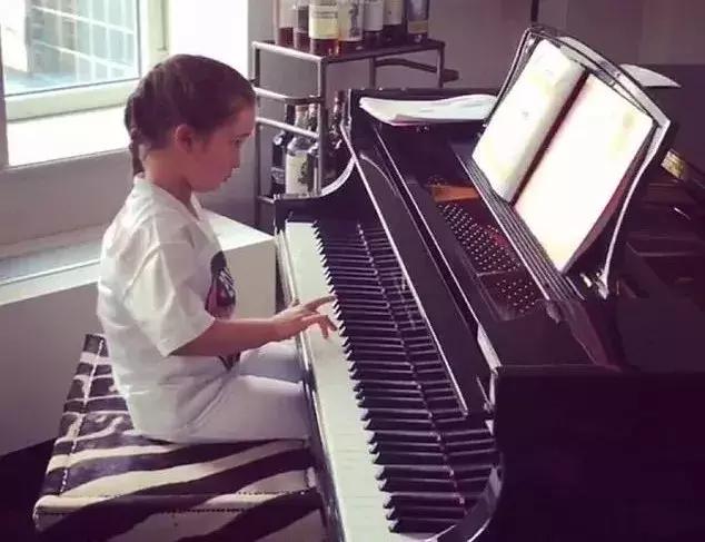 特朗普女儿生活照曝光,终于明白谁是贵族，谁是土豪！