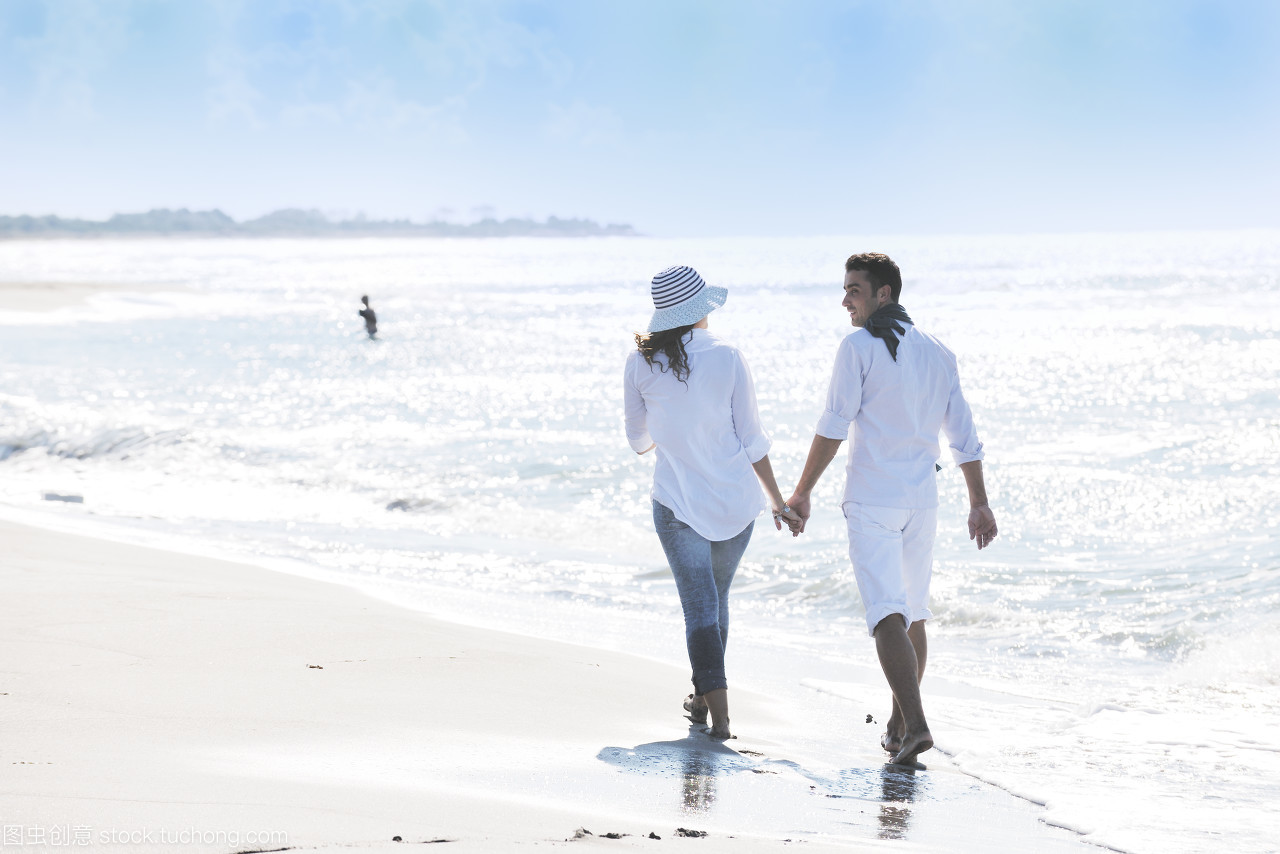 前任把我送的礼物转卖,把前任送的礼物拿回家