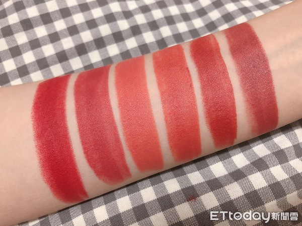 美宝莲丝绒唇膏,美宝莲口红开箱