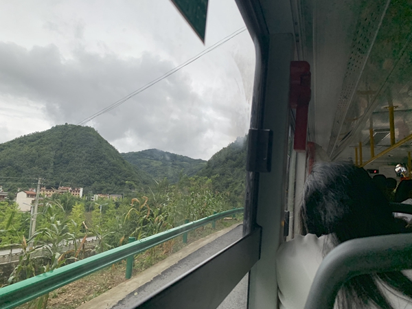 贫困县7.1亿建豪华中学评论,陕西一脱贫县花7亿建豪华中学