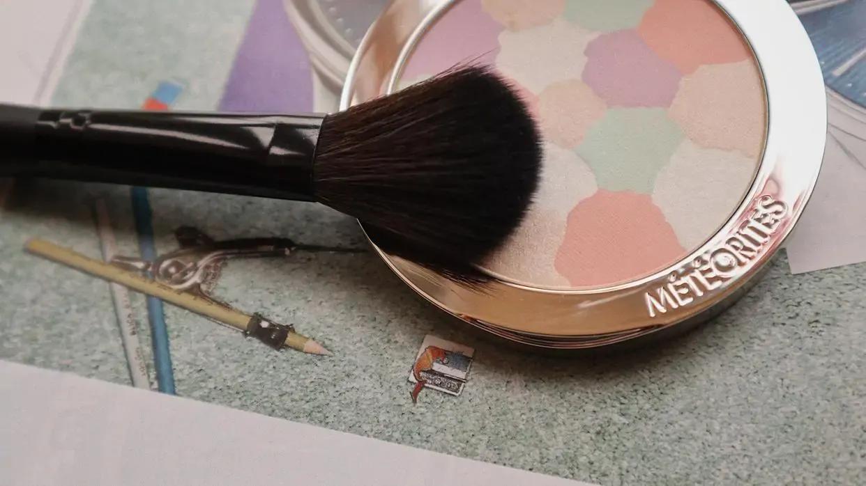 nars透蜜粉和玫珂菲散粉测评,nars定妆粉和散粉哪个好用