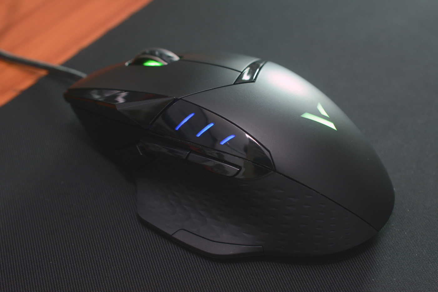 雷柏vt30幻彩rgb游戏鼠标 (雷柏vt300srgb鼠标)