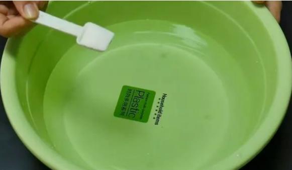 新买的裤子必须洗吗,新买的裤子得洗洗再穿吗