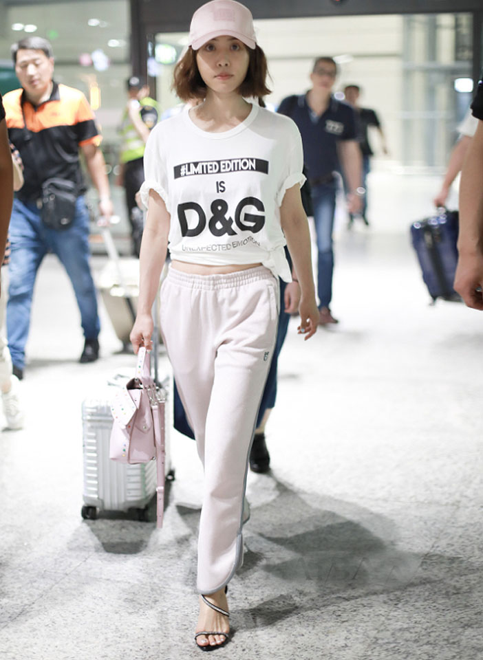 小个子显瘦小脚裤子,个子矮的女孩穿什么裤子看起来高