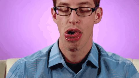 少女喝珍珠奶茶肚子疼,儿童喝一口奶茶突然肚子疼