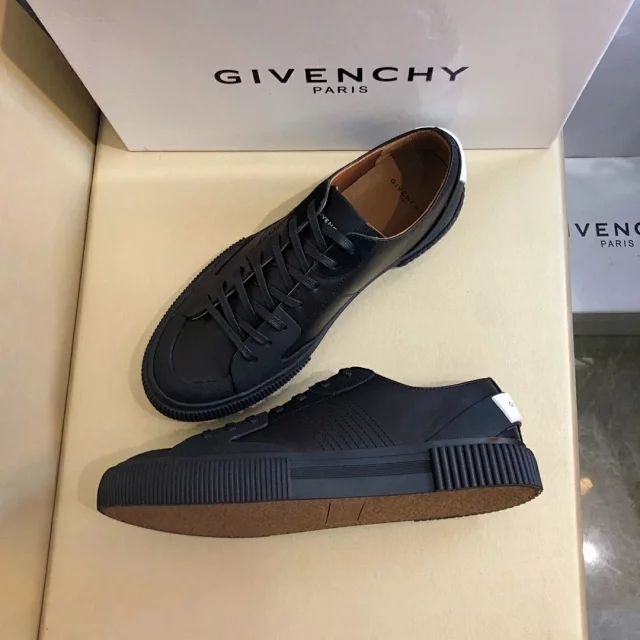 AJ被抖音毁成烂大街！纪梵希“黑骑士”首发一夜而红，标价680