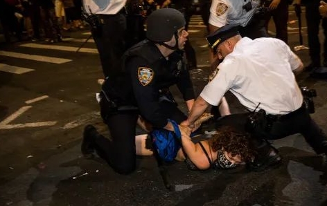 缇庡浗璀﹀療閿佸枆鐧戒汉,鐧戒汉璀﹀療閿佸枆