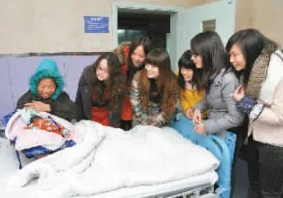 坐月子洗澡洗头会发烧吗,坐月子洗头洗澡会落下月子病吗