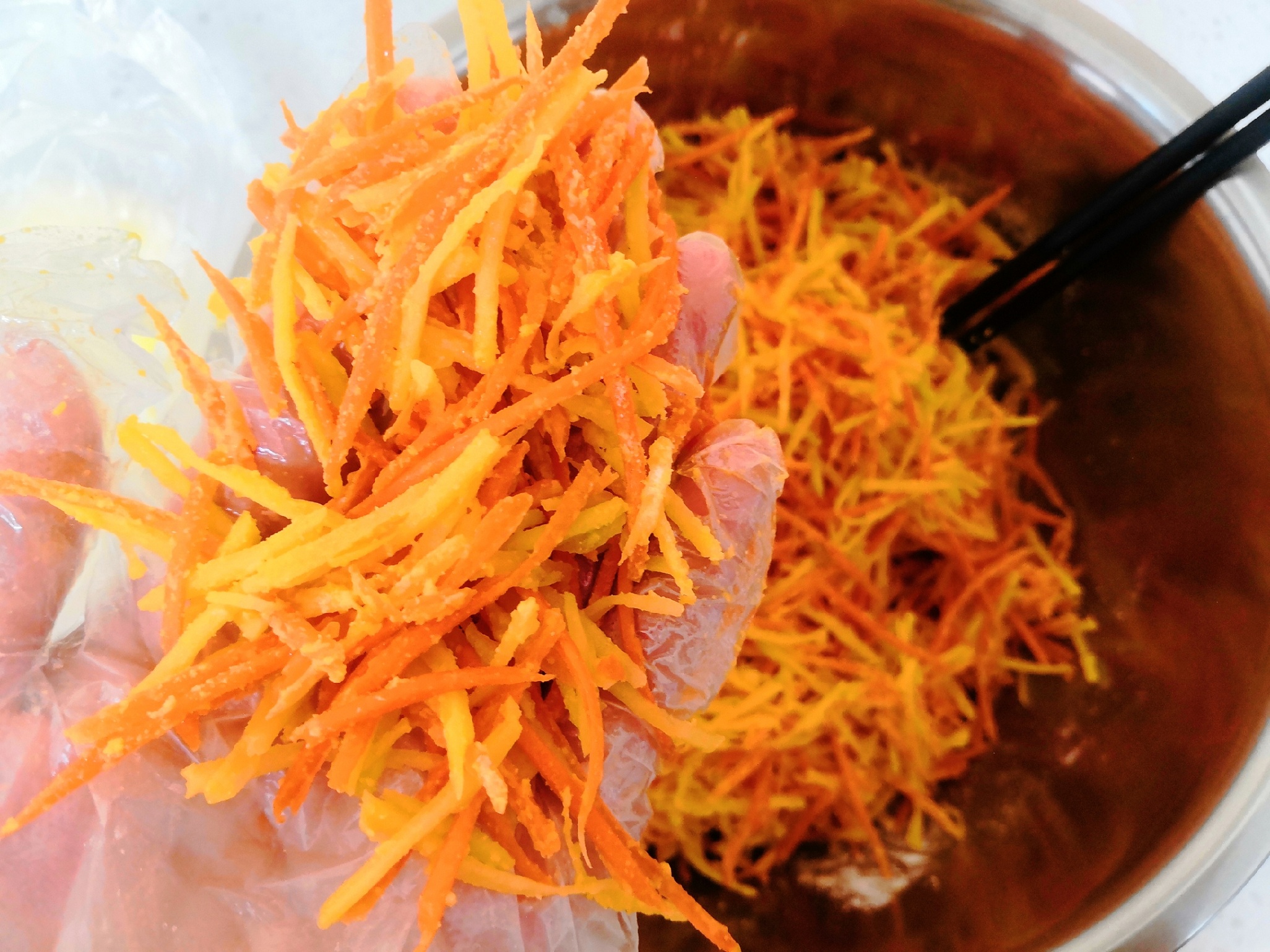 一个土豆和胡萝卜可以做什么美食,土豆和胡萝卜不加配料的神仙吃法