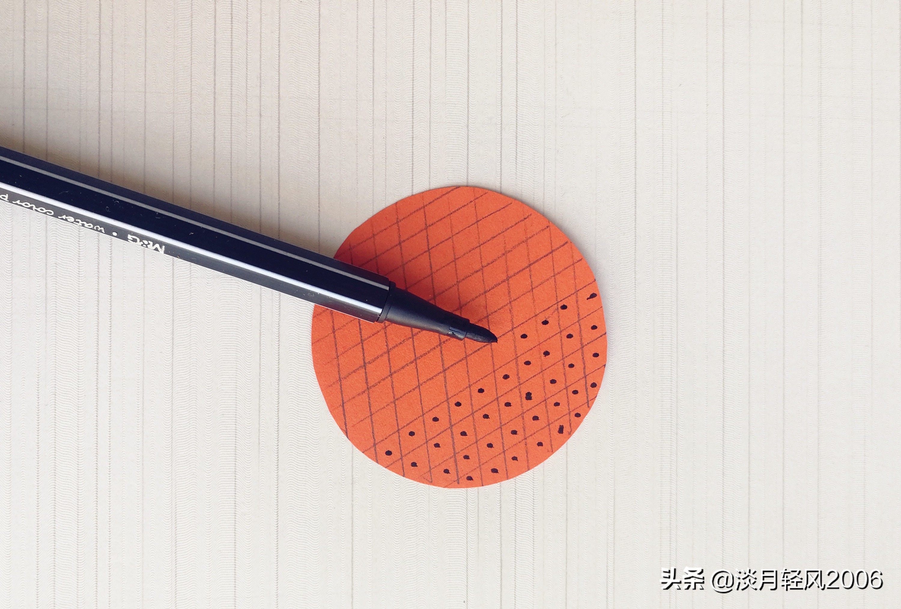 黄色卡纸向日葵创意美术作品,用卡纸折向日葵最简单的方法