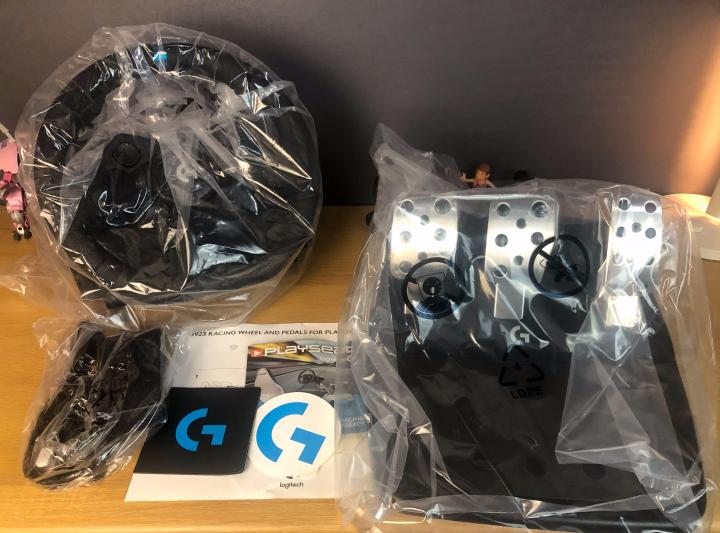 罗技g923力反馈方向盘 (开箱体验罗技g923赛车方向盘)