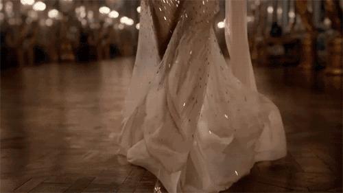 床上瘦腿动作拉伸,跳绳后瘦腿拉伸动作