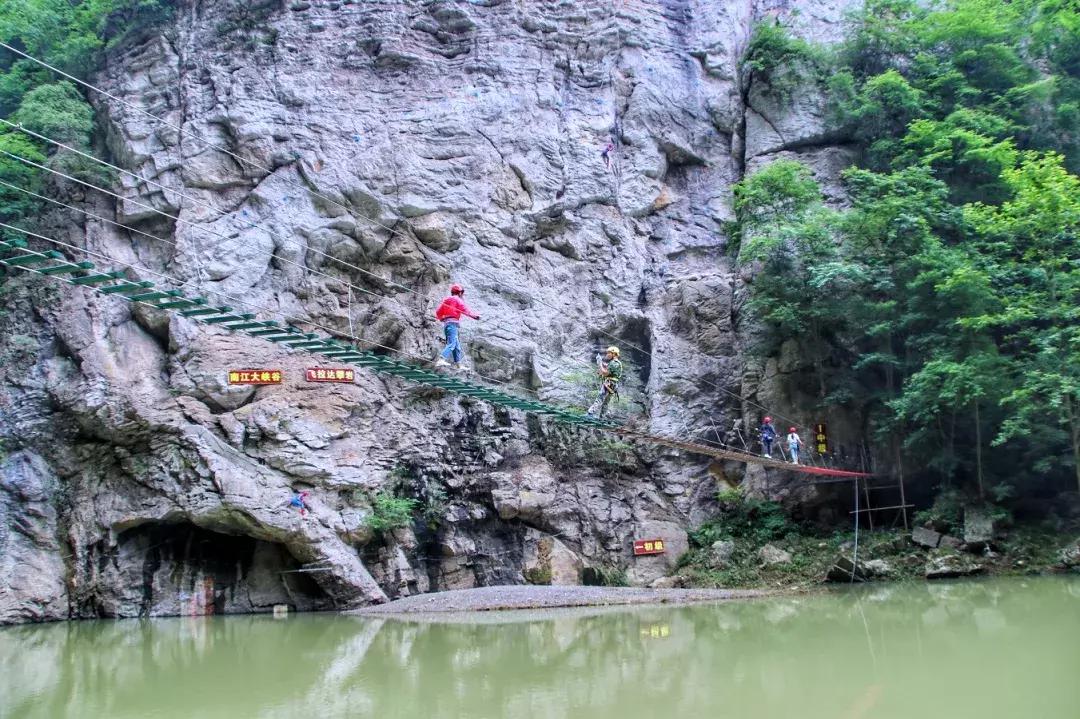 飞拉达攀岩溜索丛林溯溪地心探洞,清远飞拉达丛林探险