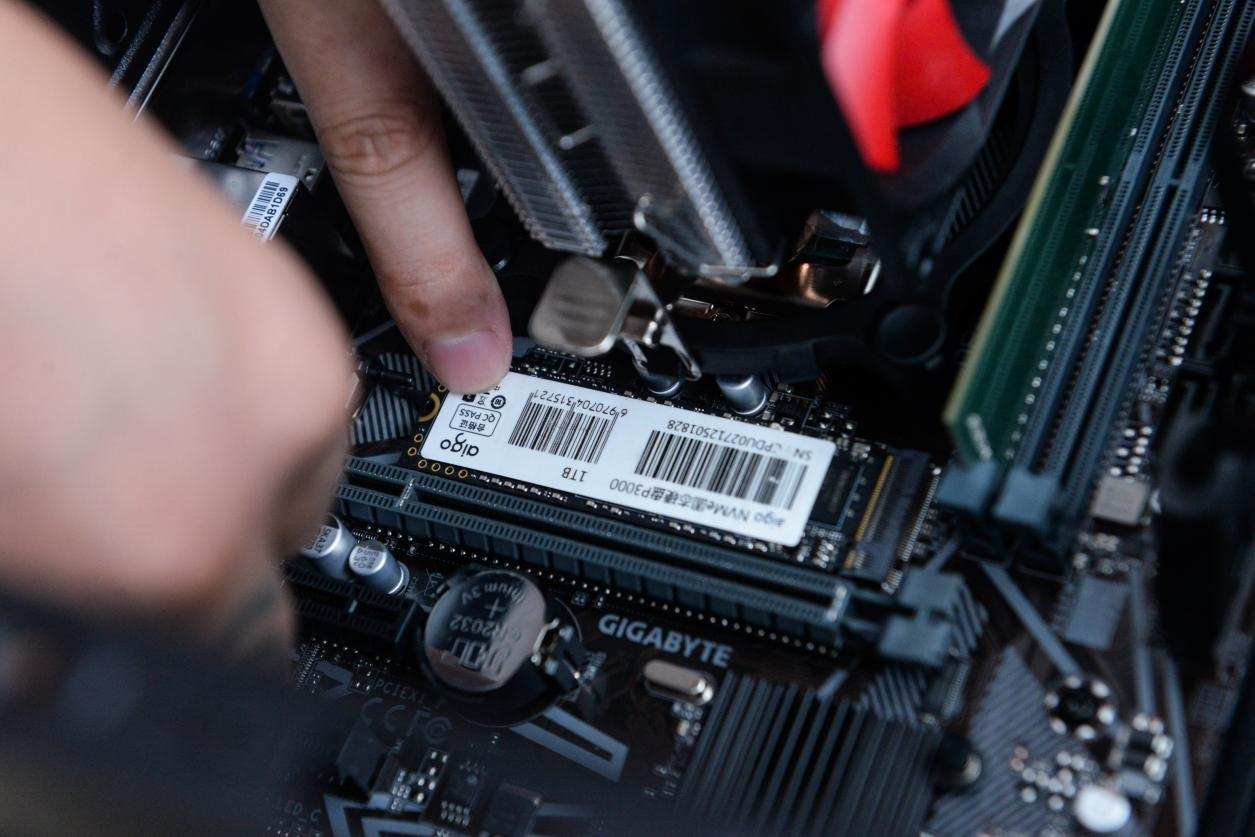 固态硬盘正确安装方法,固态硬盘安装教程和详细步骤