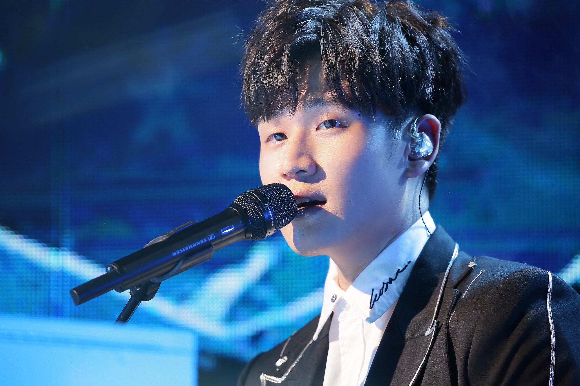 邓紫棋和周兴哲是什么关系,别勉强邓紫棋周兴哲现场官方