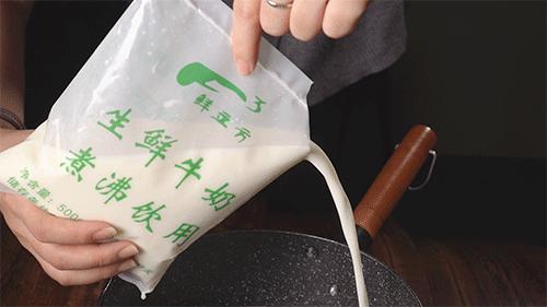 这家开了十几年奶店，每天供应生鲜牛奶，自制的牛奶糖水超赞