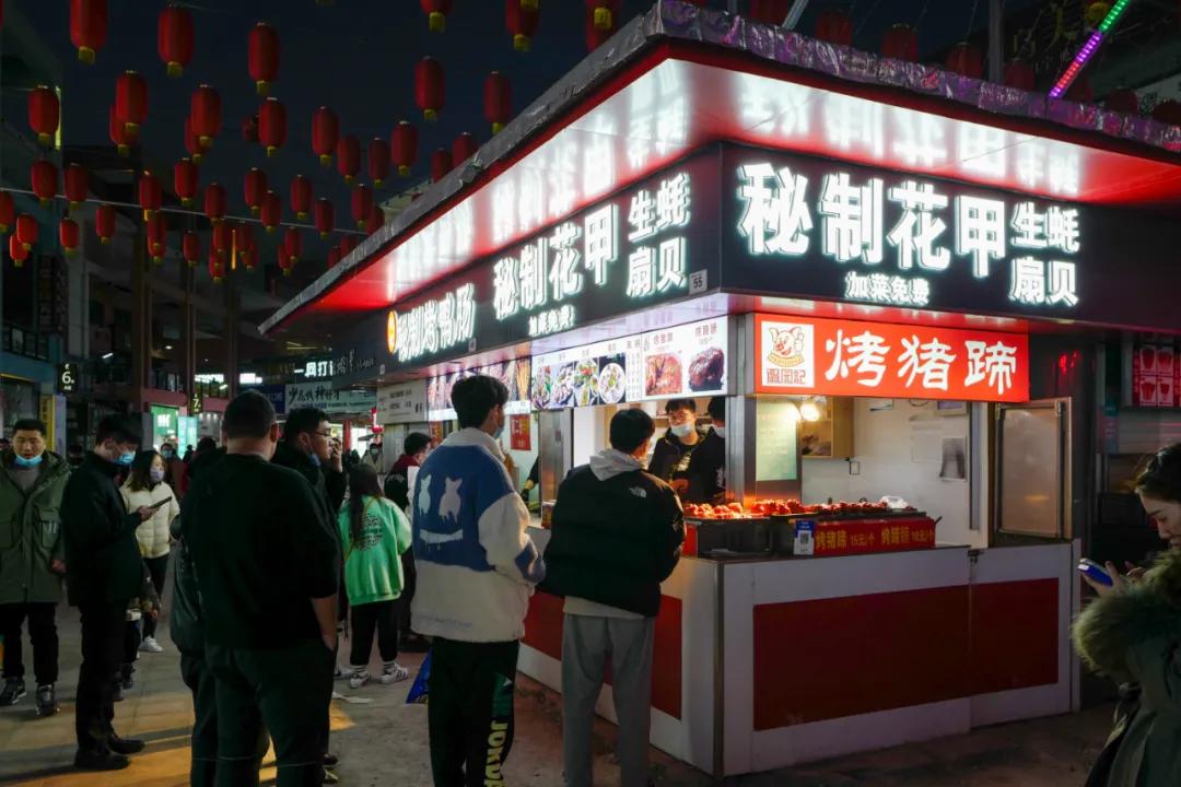 附近步行街美食推荐3-4人餐,人均30就能在江边尽享美食