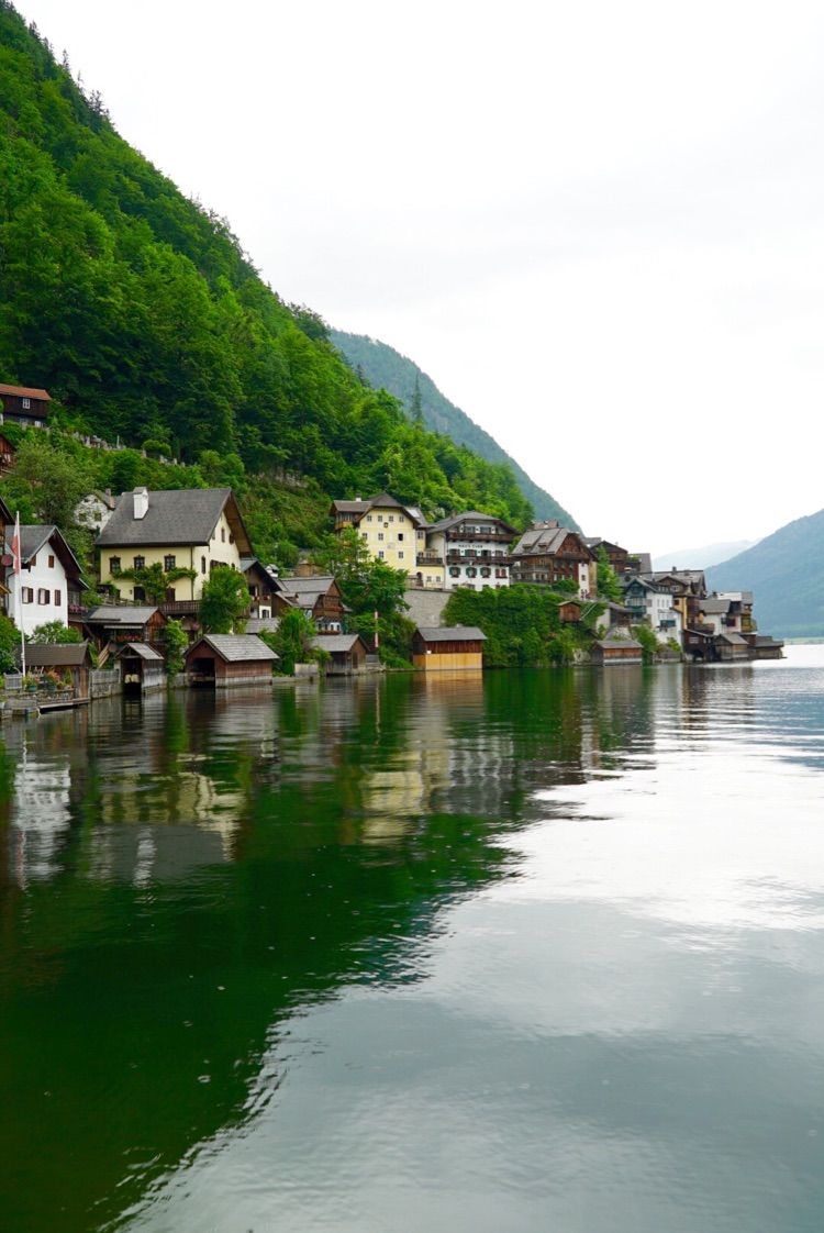 欧洲小镇的美丽风景令人心旷神怡,欧洲最美的湖边小镇