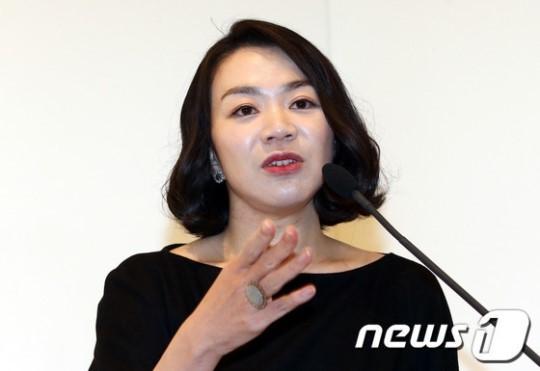 大韩航空会长妻女被查用自家飞机*私走**名包和水果