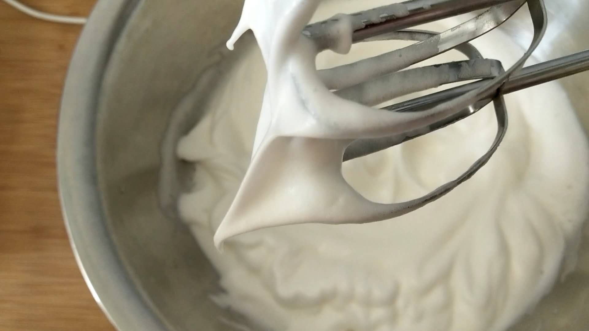 烘焙入门食谱蛋白打发技巧,做蛋糕蛋白打发不起来了怎么办