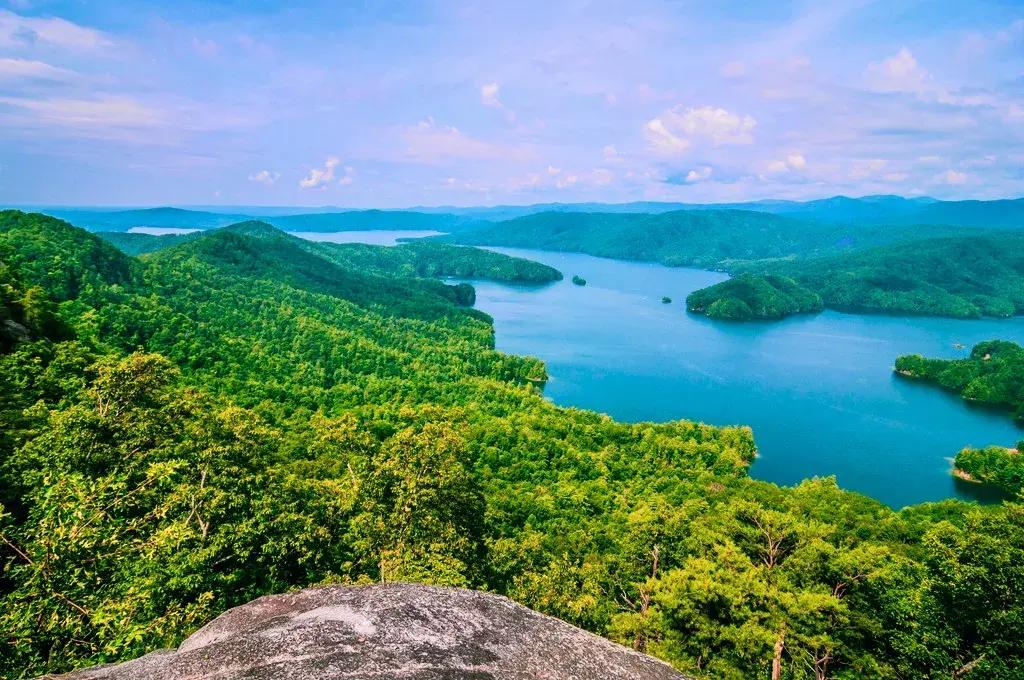 美国13个州如何成为一个联邦国家,美国联邦制有哪些州有独立意愿