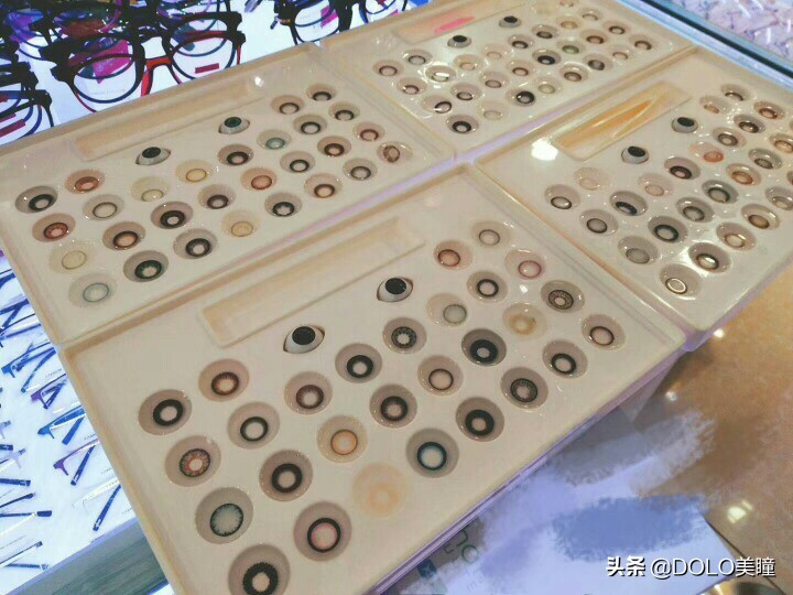 我是新手,也一直戴不上去,感觉被睫毛挡住了似的