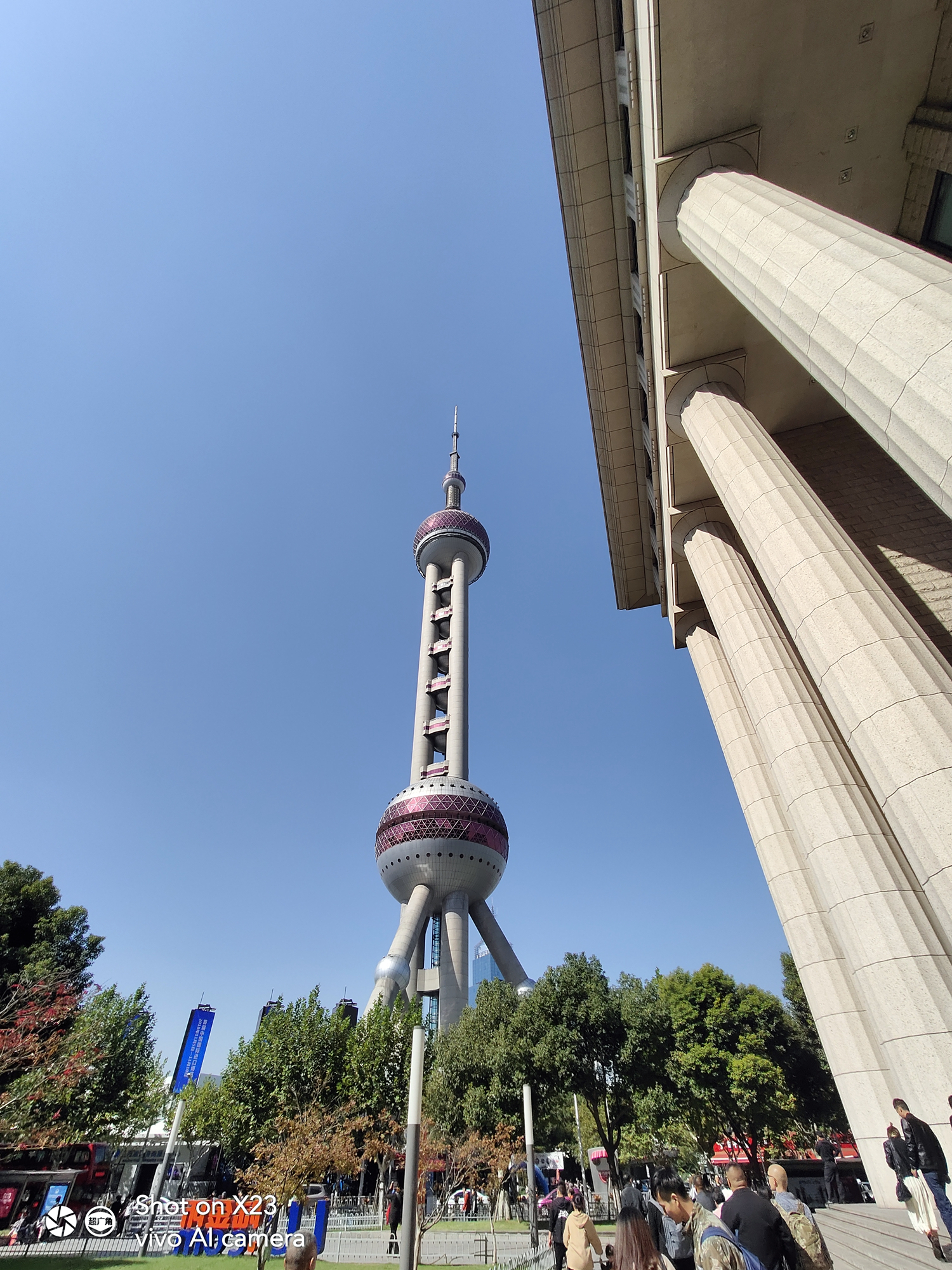 vivox23水滴全面屏手机,vivox23图赏91.2%水滴屏光感美学