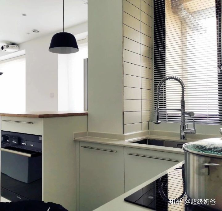 她买下40㎡自己住​，功能一个不少，却能住出100㎡的宽敞