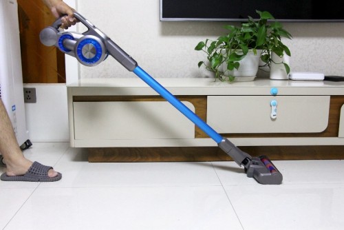 家用吸尘器推荐轻松清洁家居,正确使用吸尘器进行室内清洁步骤