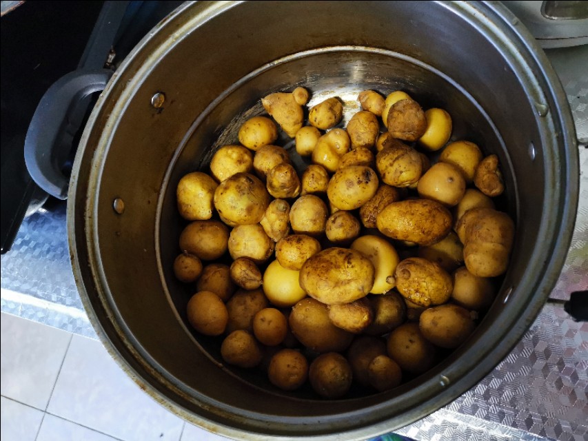 大铁锅烀饼子,沈阳烀小土豆咸菜