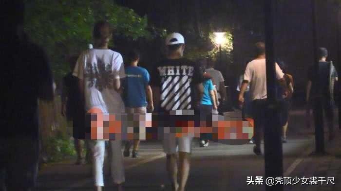 王宝强新恋情疑坐实与绯闻女友海边度假儿子称其“我的小冯冯”