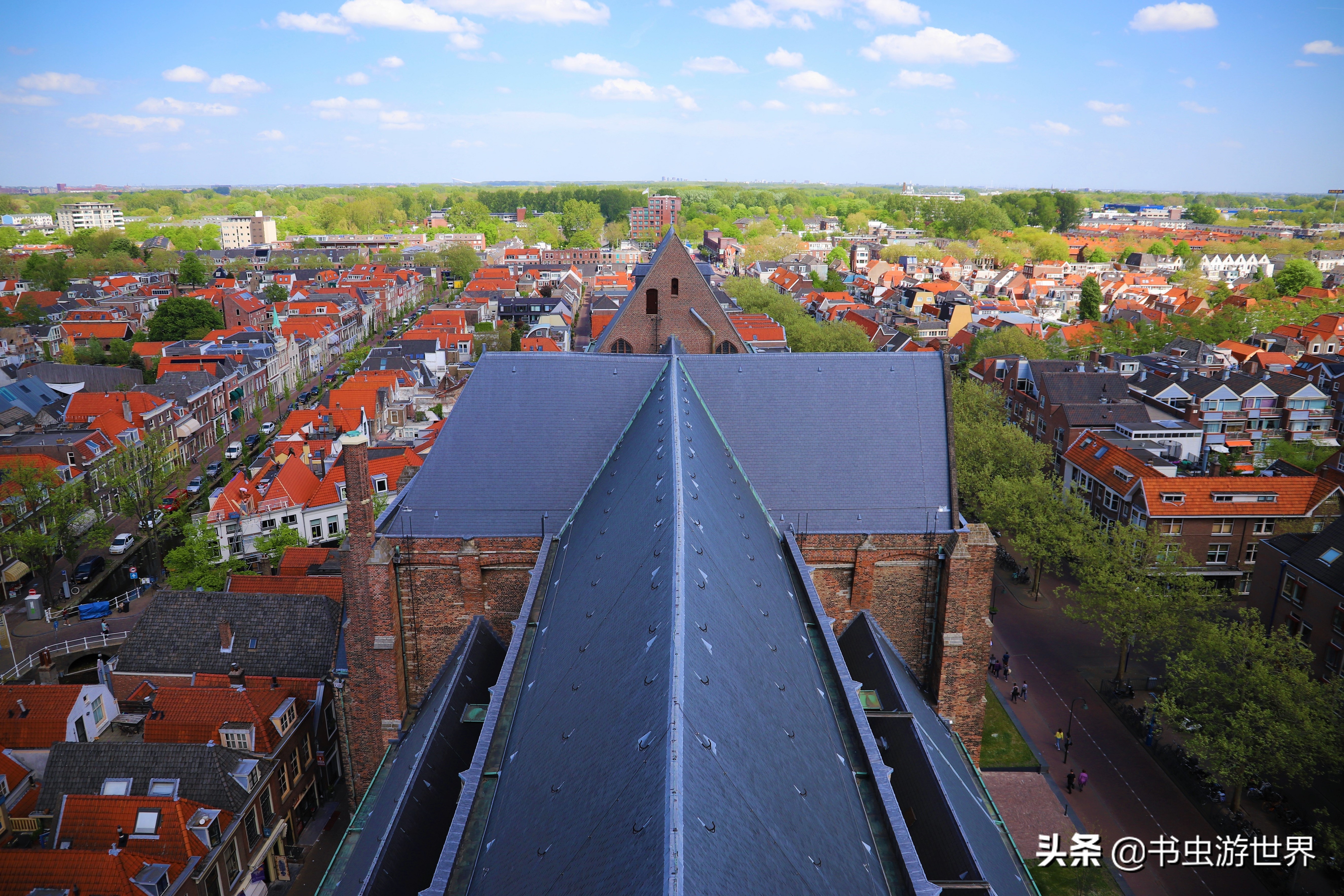 登上108米钟楼俯瞰13世纪古城，荷兰国父为何选择在这里安葬