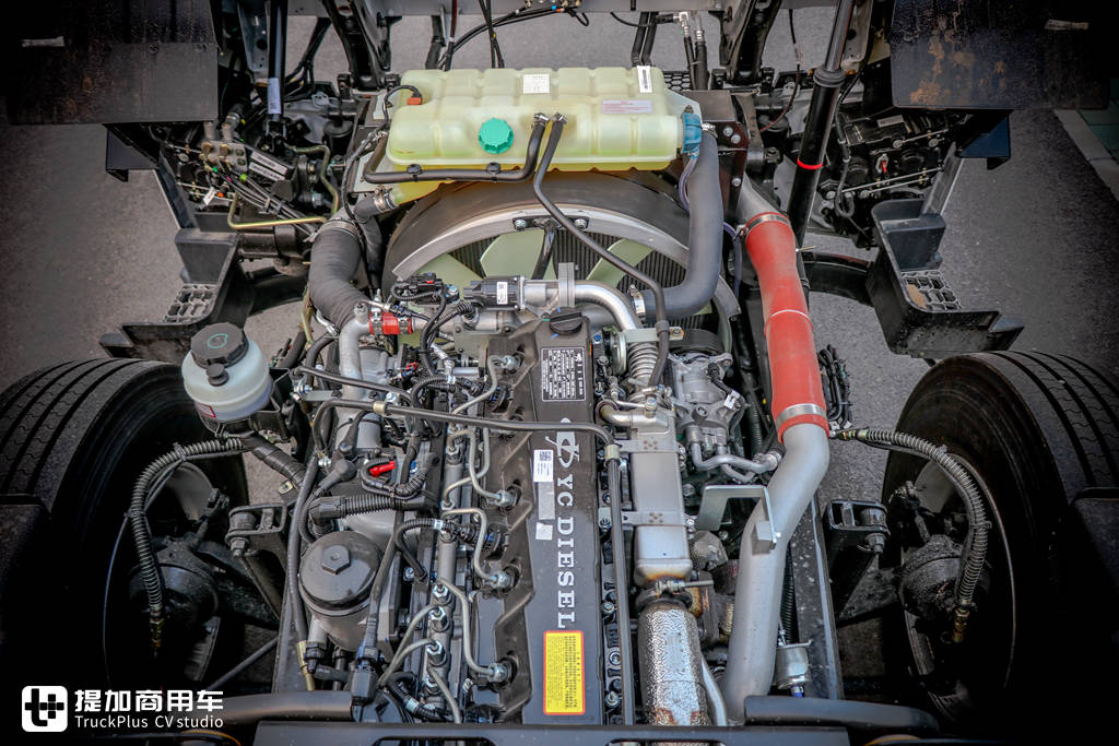 奥铃大黄蜂国五发动机,奥铃大黄蜂玉柴六缸245马力版