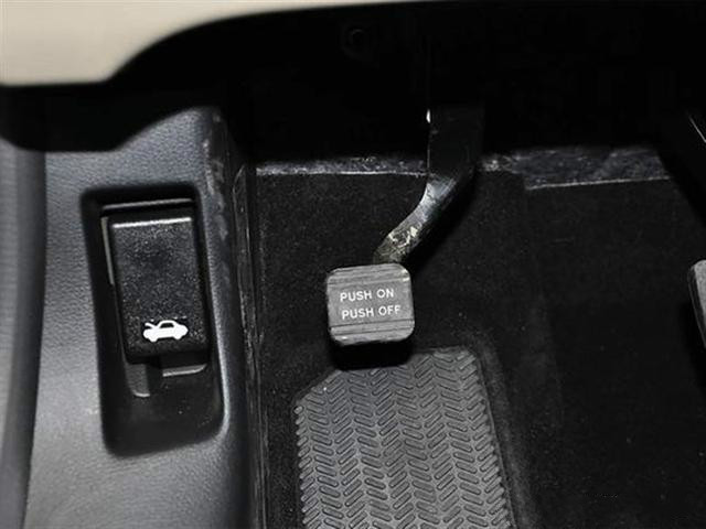 刹车失灵前通常会出现这几大征兆,刹车失灵怎么自救一键启动