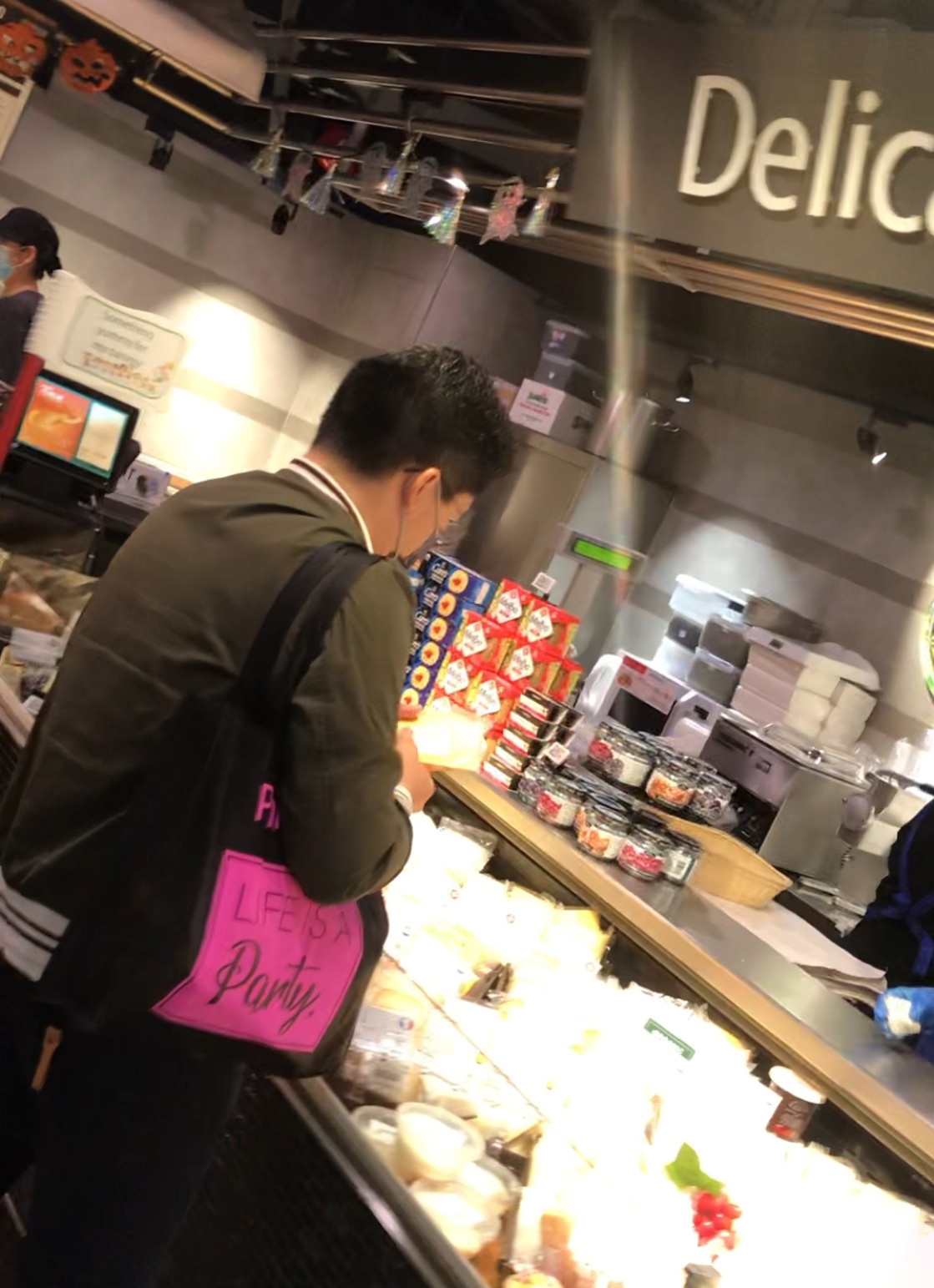 霍启刚晒与郭晶晶甜蜜合照,霍启刚为郭晶晶庆40岁生日