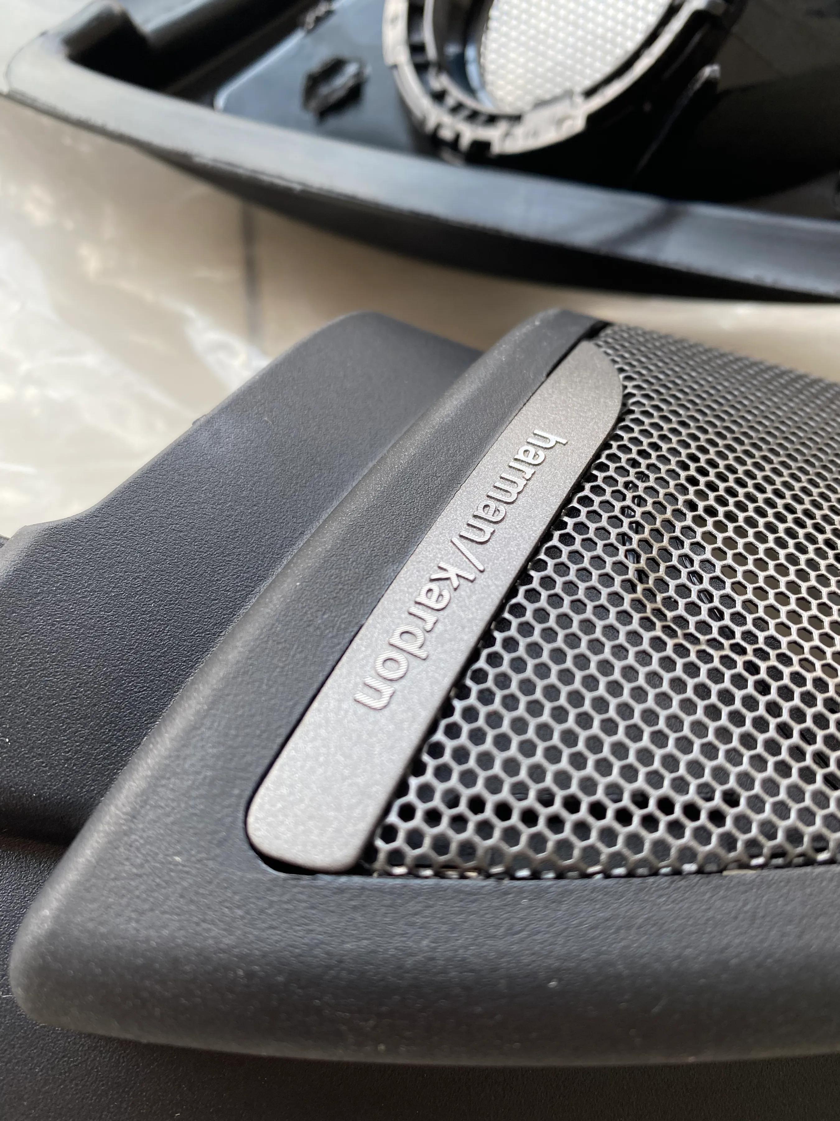 2021款宝马x1加装中控台喇叭,23款宝马x1加装高音喇叭过程