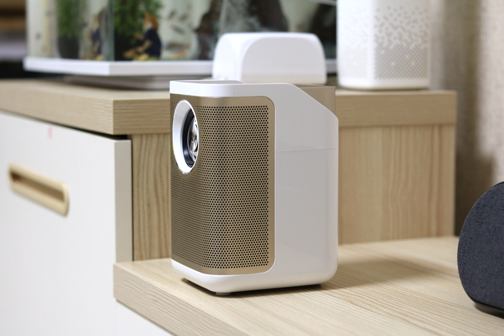 智能投影仪能当显示器吗,智能投影仪能侧投吗