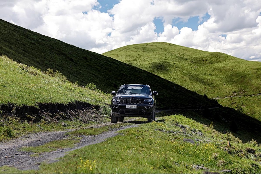 百万suv横评大切诺基,进口版大切诺基四驱高性能版