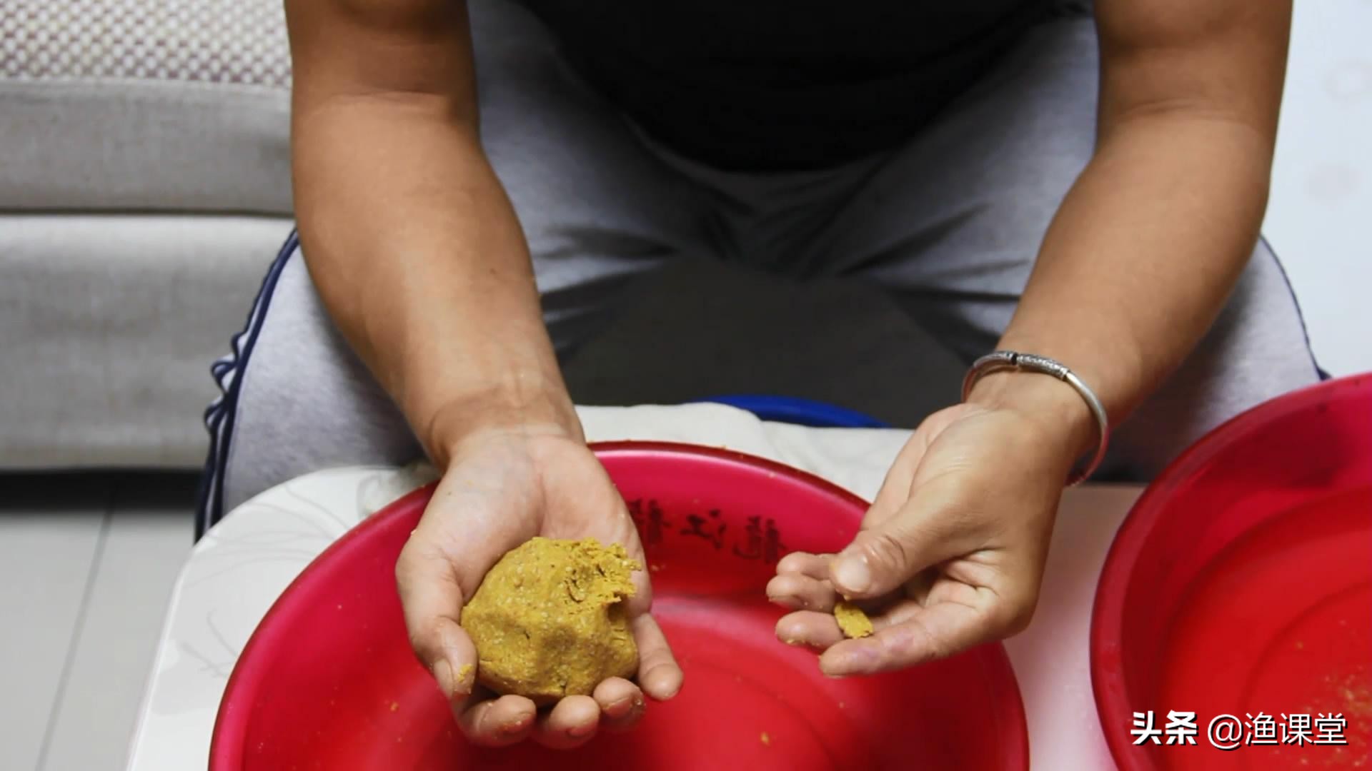 夏天钓鲫鱼用什么饵料实惠,夏季野河钓鲫鱼用什么饵好