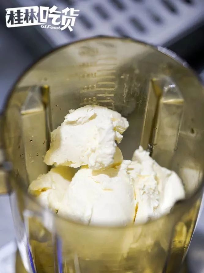 火遍全国的明星茶饮本宫的茶开到桂林了！凭口袋茶掀起了排队潮流