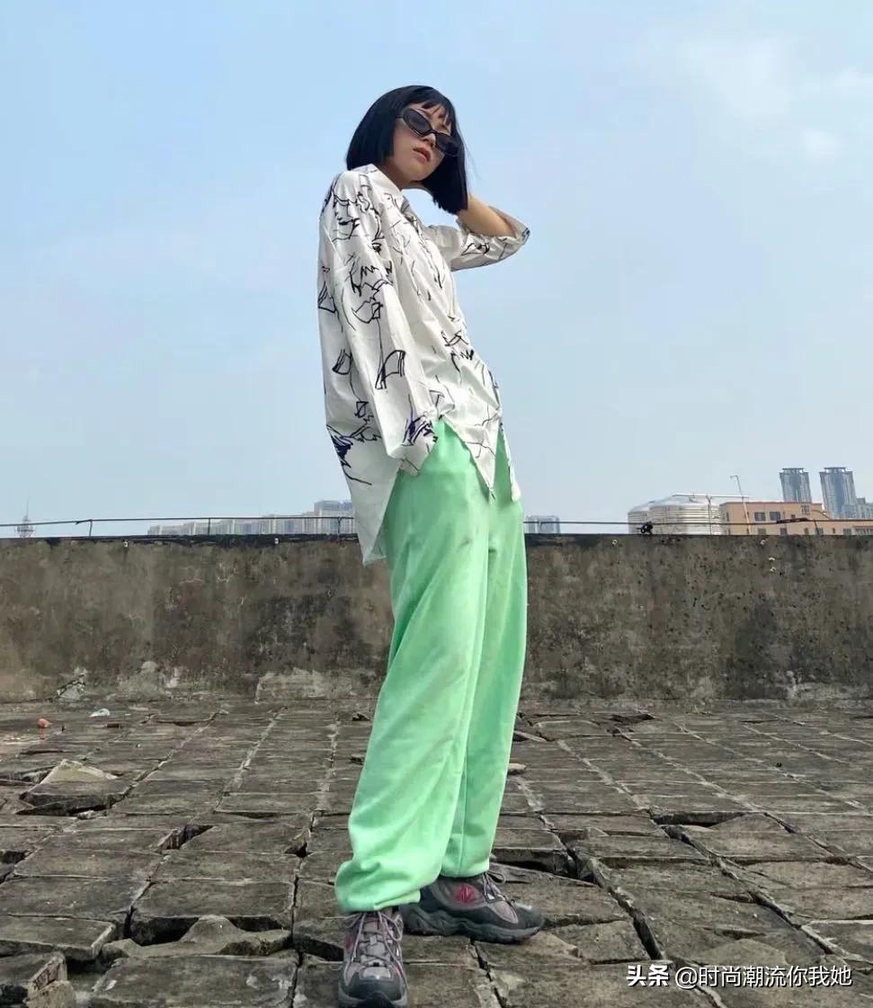 夏天穿马卡龙色系的长裤,马卡龙紫色裤子搭配