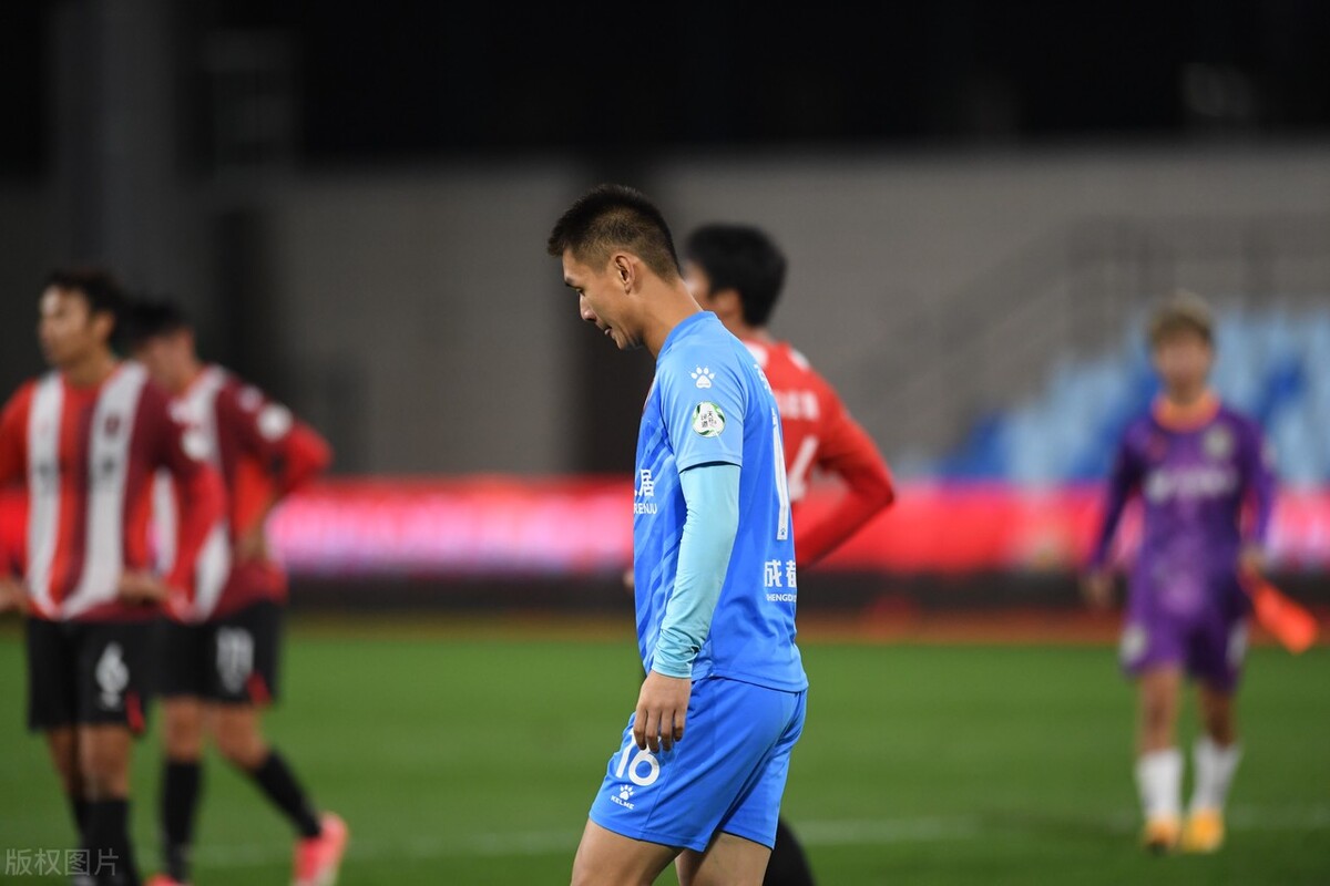 张一诺丢球,张一诺还在踢球吗