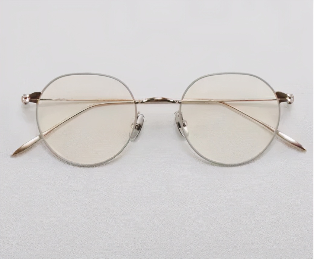 近视眼镜特别雾擦不干净怎么办,眼镜总是往下滑有什么妙招