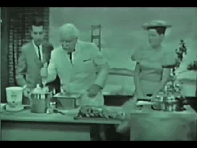 有八块腹肌的肯德基爷爷,肯德基老爷爷亲自做炸鸡