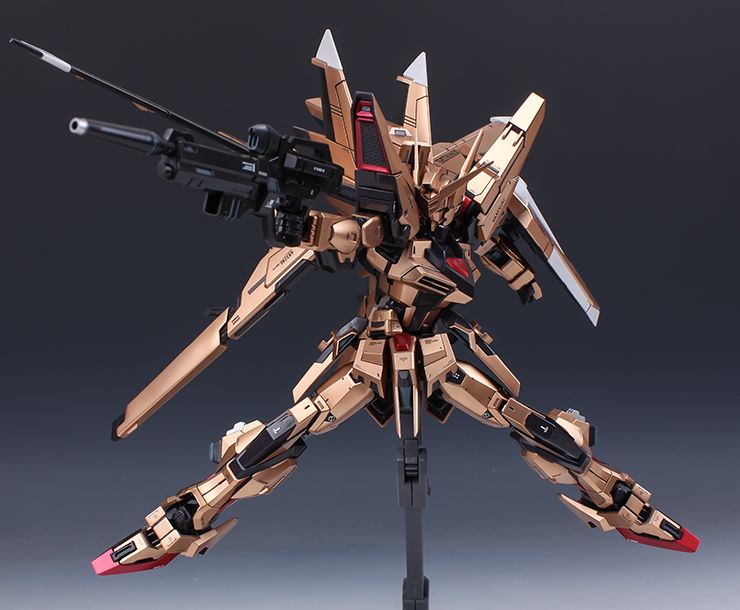 佳作：瘦脸神技，黄金拂晓高达改造